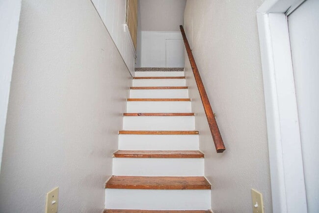 Building Photo - "Spacious 5-Bed Oasis with Granite Elegance & Hardwood Charm in Lubbock!"