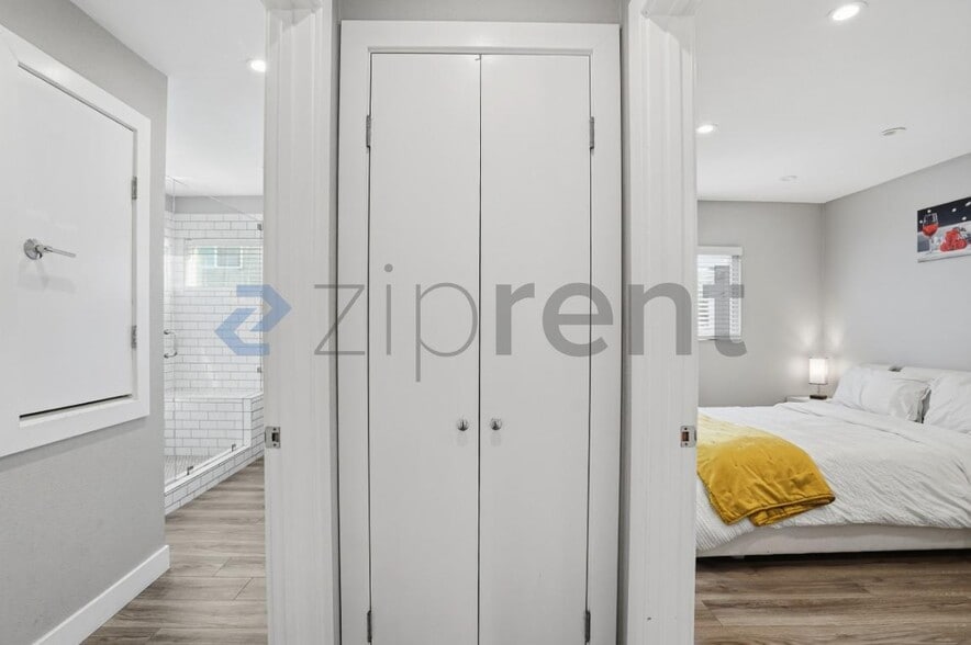 Building Photo - 10 27th Ave