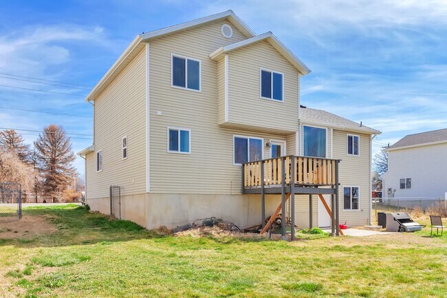 Building Photo - 5789 S 3500 W