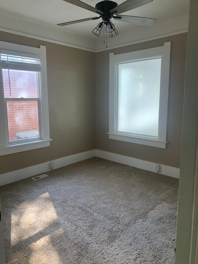 Building Photo - 701 W 24th St