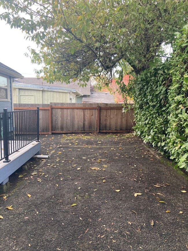 Building Photo - Beautiful Ground Level 1Bed/1Bath with Deck Close to Downtown Albany!