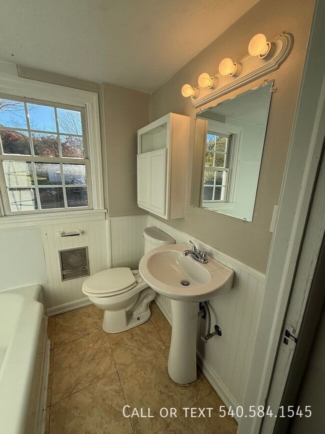 Building Photo - 1019 Ray Rd SE