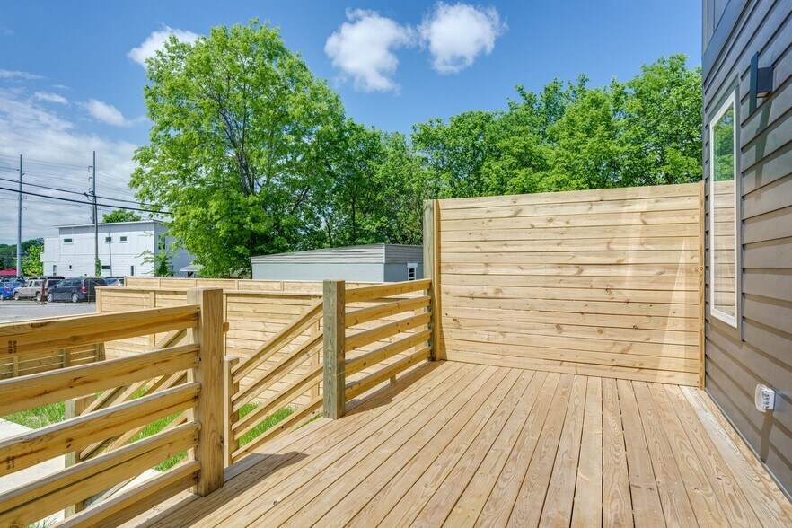Deck off Family Room - 6003 Louisiana Ave