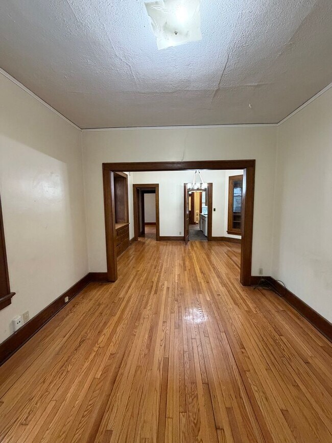 Building Photo - 316 N Sycamore St