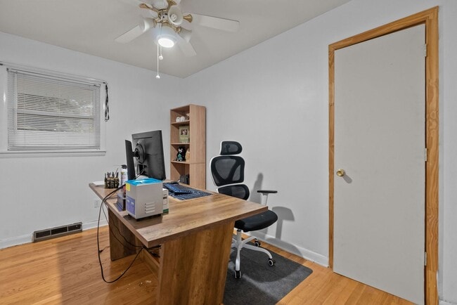 Building Photo - Now Available for Rent in Hampton!