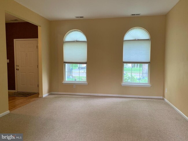 Building Photo - 35 Oakmont Terrace