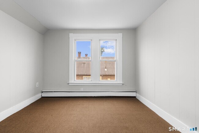 Building Photo - 354 Poplar St