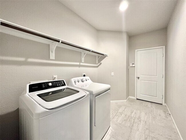 Building Photo - 28707 Forest Pass Ln
