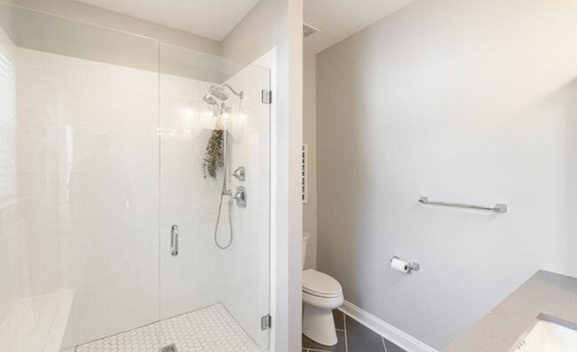 Building Photo - 531 Watson St