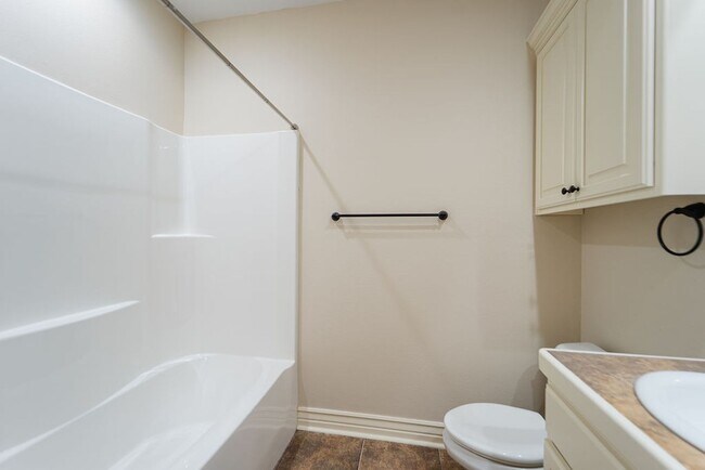 Building Photo - 2000 Square feet, of gorgeous living space in Hot Springs Village.