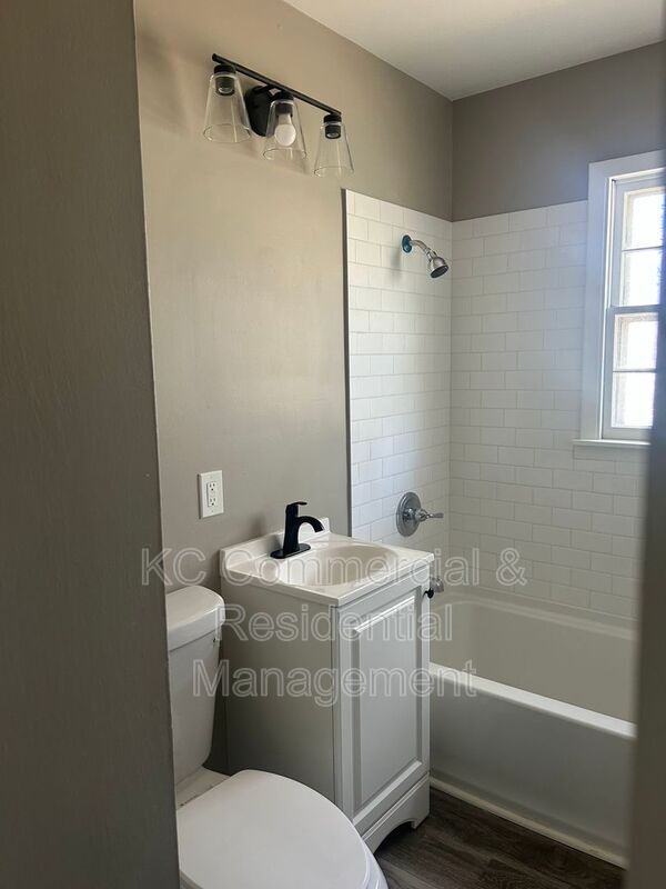 Building Photo - 309 Manor Ln