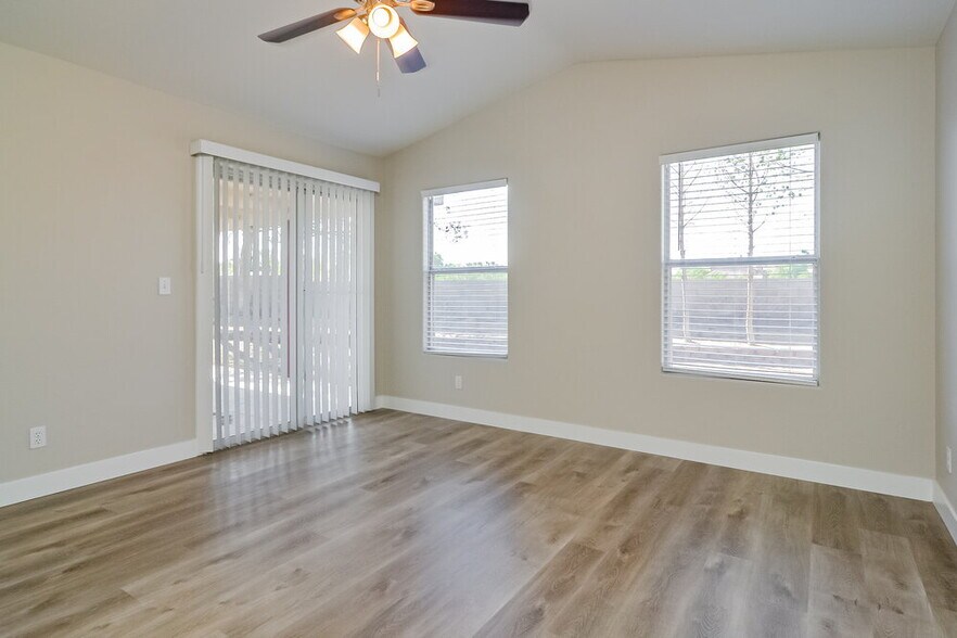 Building Photo - 1758 St Thomas Dr