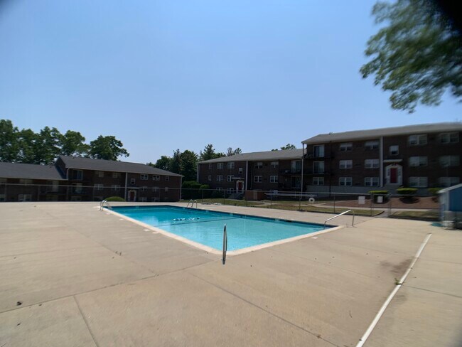 Building Photo - 261 Boston Post Rd E