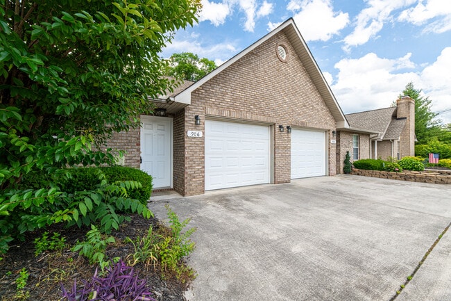 Building Photo - 906 Mercer Dr