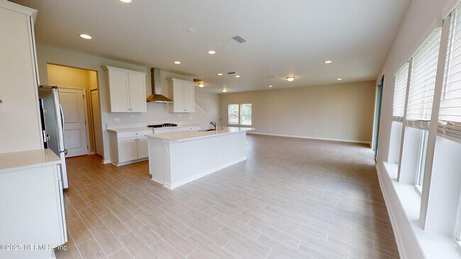 Building Photo - 45 Newton Ln