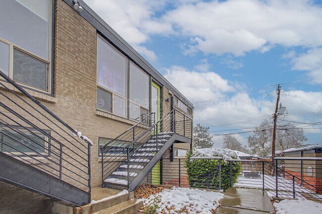 Building Photo - 908 Eudora St