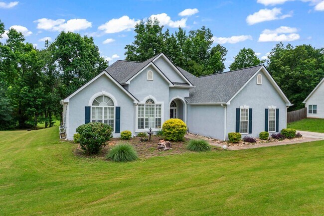 Building Photo - 3 Bedrooms 2 baths in McDonough on 1 acre waterfront backyard with private dock.