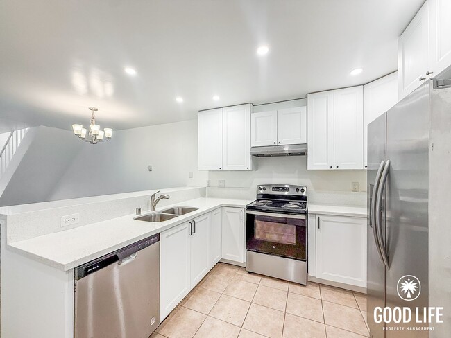 Building Photo - SD: 3BD/2BA Condo in University City with Community Pool, Private Patio & In-Unit Laundry