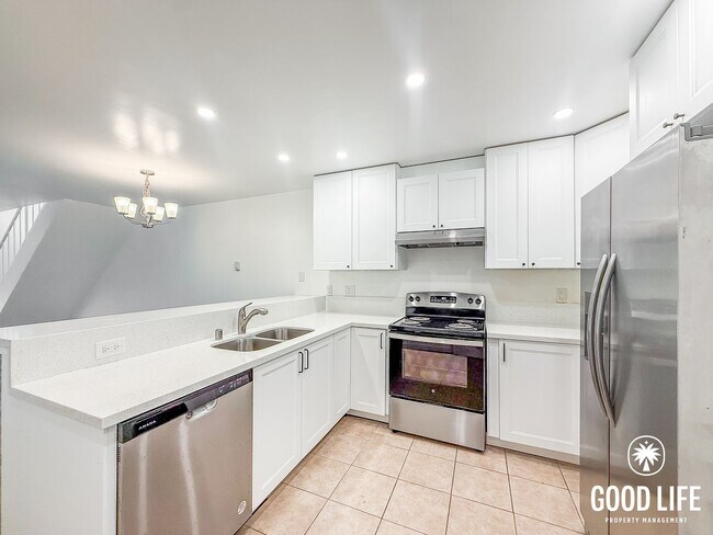 Building Photo - SD: 4BD/2BA Condo in University City with Community Pool, Private Patio & In-Unit Laundry
