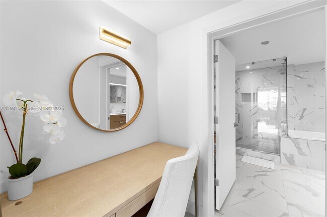 Building Photo - 9521 E Bay Harbor Dr