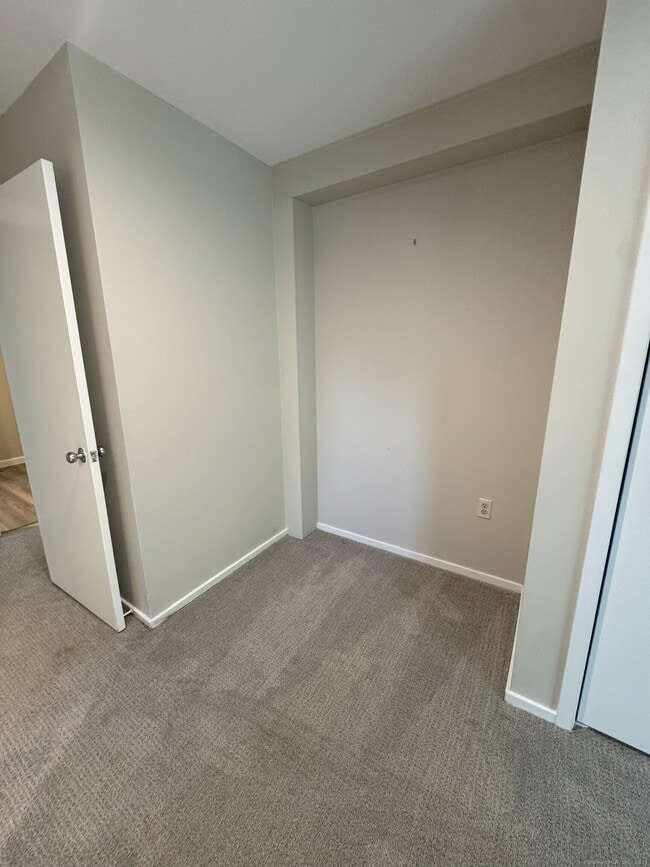 Building Photo - 120 Mallard Dr