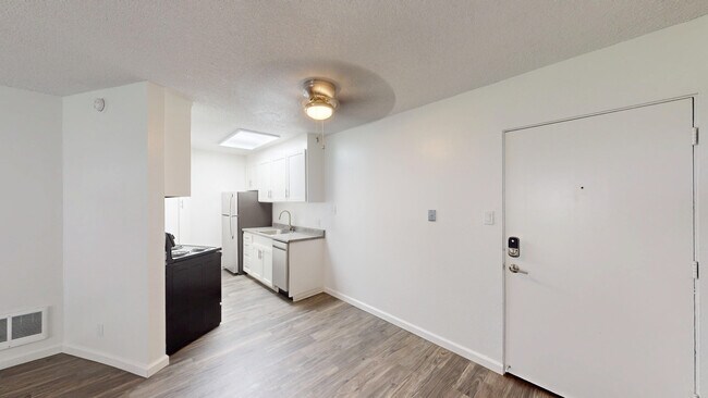 Building Photo - 1827 Lincoln Ave