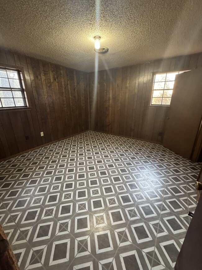 Building Photo - 1206 Rosewood Dr