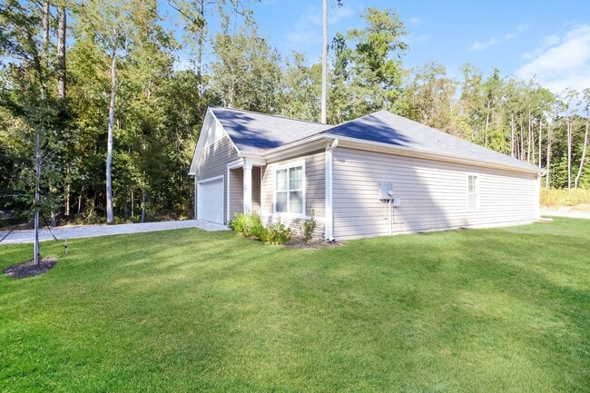 Building Photo - 1307 Lakeshore Dr