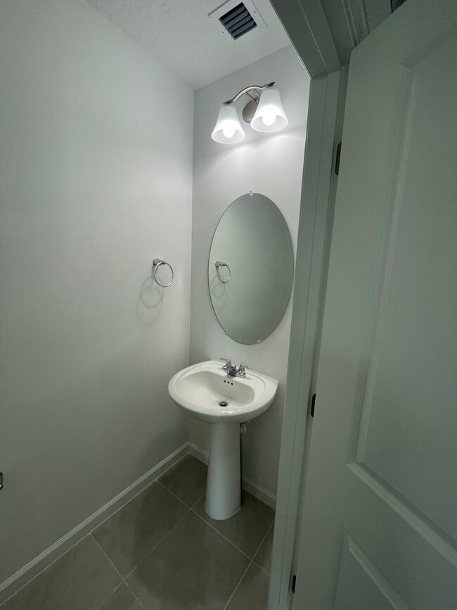 Building Photo - 16374 POWERSCOURT Dr