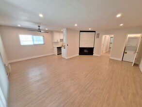 Building Photo - 336 S Norton Ave