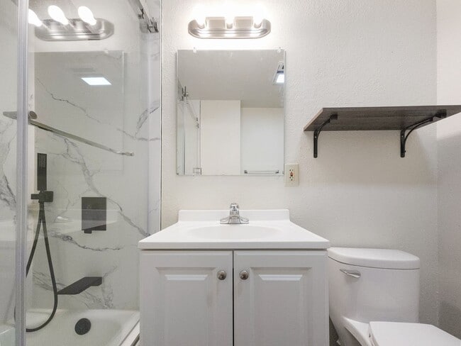 Building Photo - Serene Lake Union Apartment with Scenic Vi...