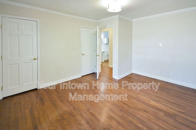 Building Photo - 317 Eureka Dr NE