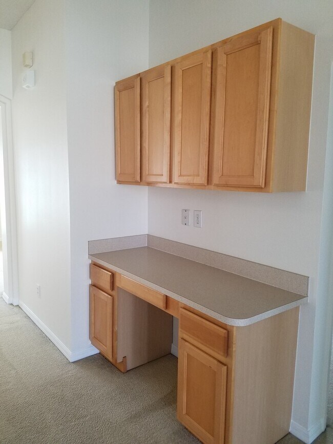 Building Photo - Newly carpeted  3 bedroom and 2 bath home ...