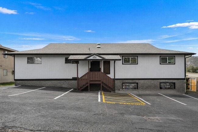 Building Photo - 410 7th St NE