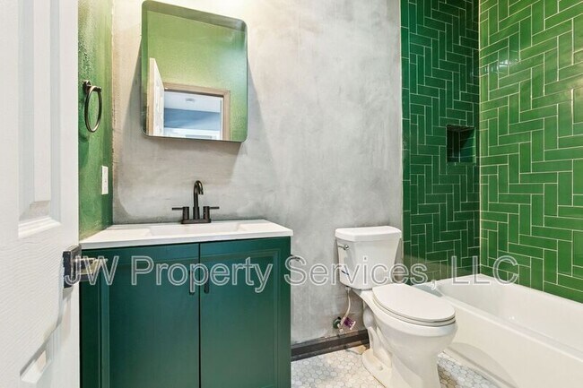 Building Photo - 2632 Annette St