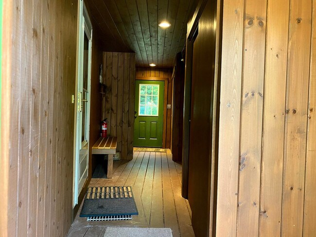 Building Photo - 140 Paquette Cir