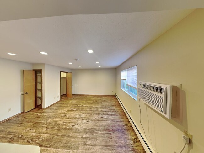 Building Photo - 42 E 13th Ave