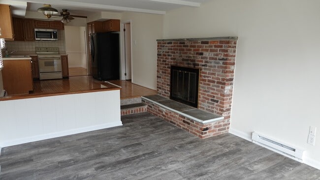 Building Photo - 593 Watford Ln