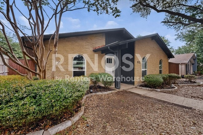 Building Photo - 913 Overdowns Dr