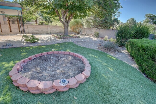 Building Photo - 13208 Blue Corn Maiden Trail NE
