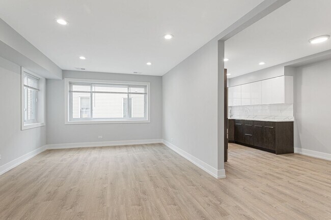 Interior Photo - The 2333 Lunt