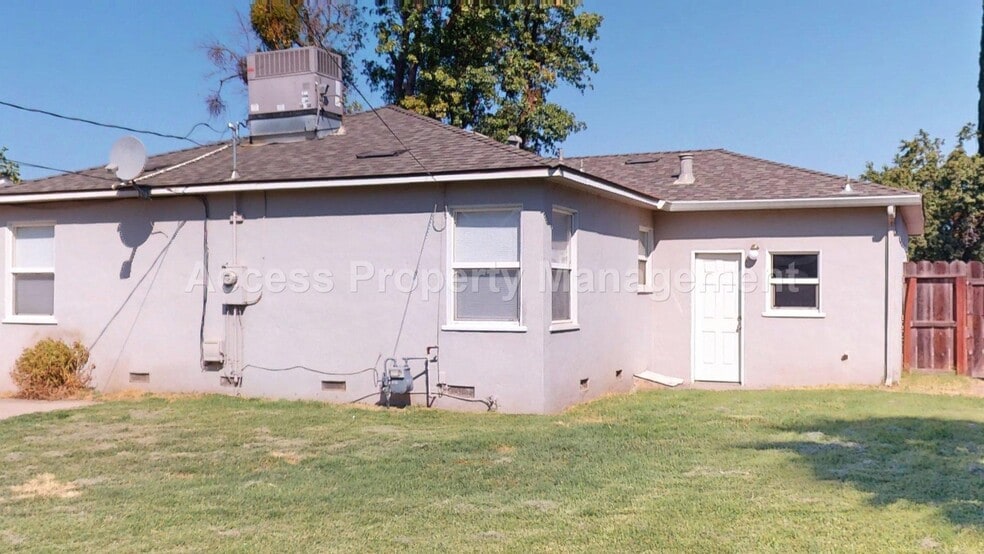 Building Photo - 2324 Bellamy St