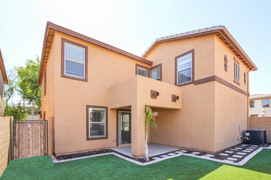 Building Photo - 18538 W Fairway Dr