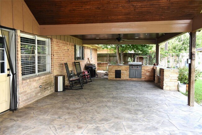 Building Photo - 12706 Highmanor Dr