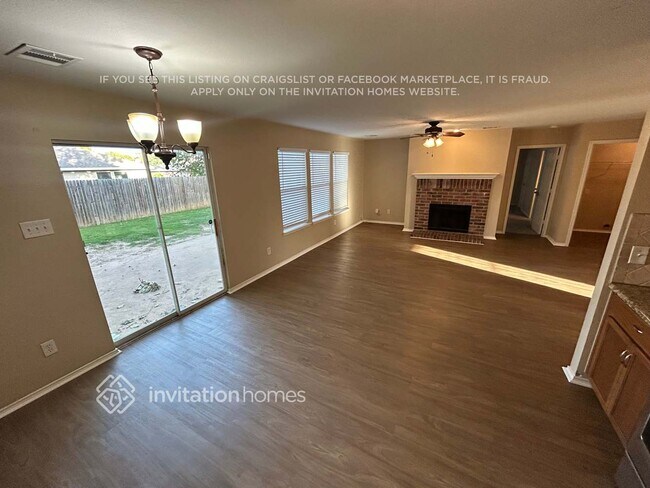 Building Photo - 250 Hilltop Dr