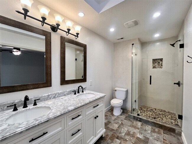 Building Photo - 15621 Terrace Lawn Cir