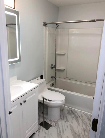 Building Photo - 1195 Grafton St