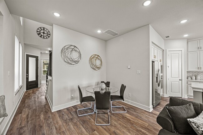 Building Photo - 16631 Lake Austin St