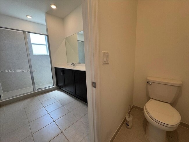 Building Photo - 1110 SE 27th Terrace