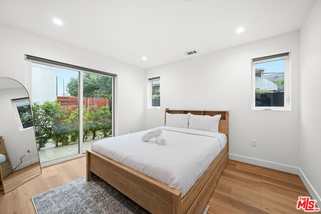 Building Photo - 839 N McCadden Pl